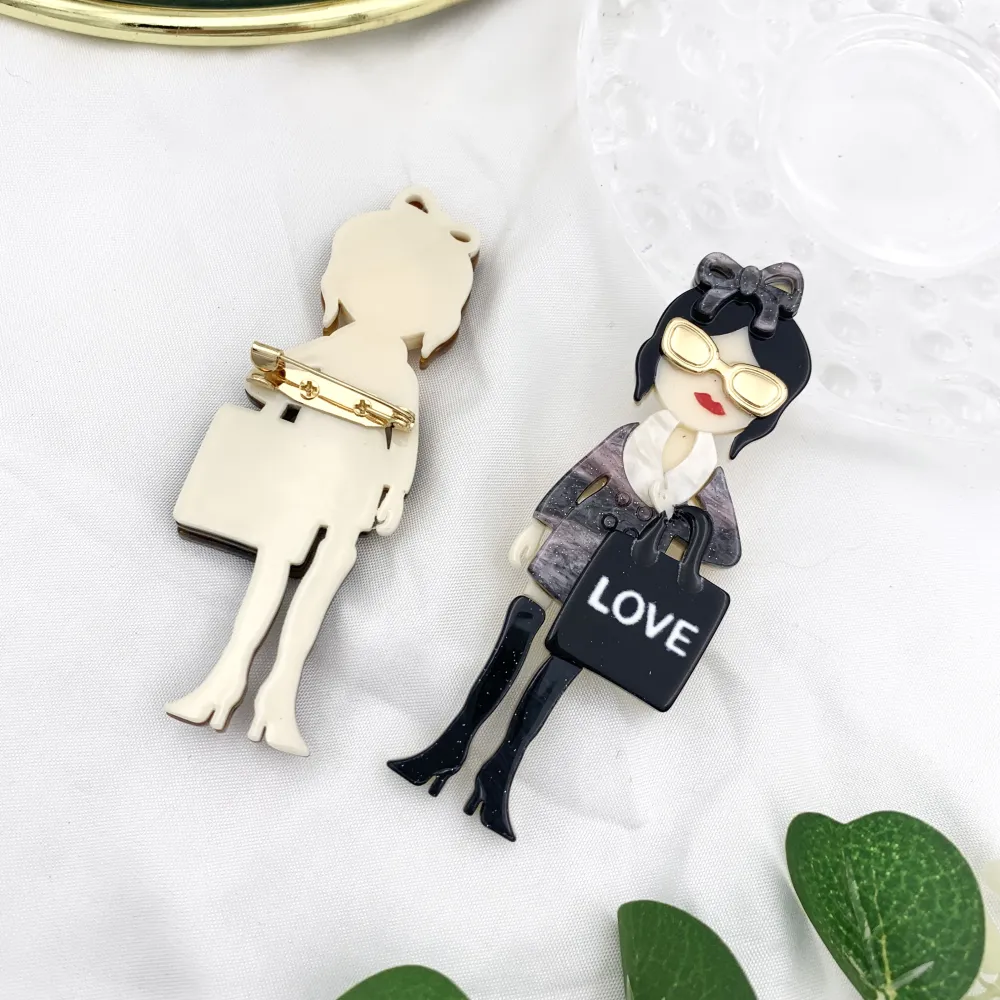 Donna con la Borsa-Spilla Moda in Resina - SPM-1034