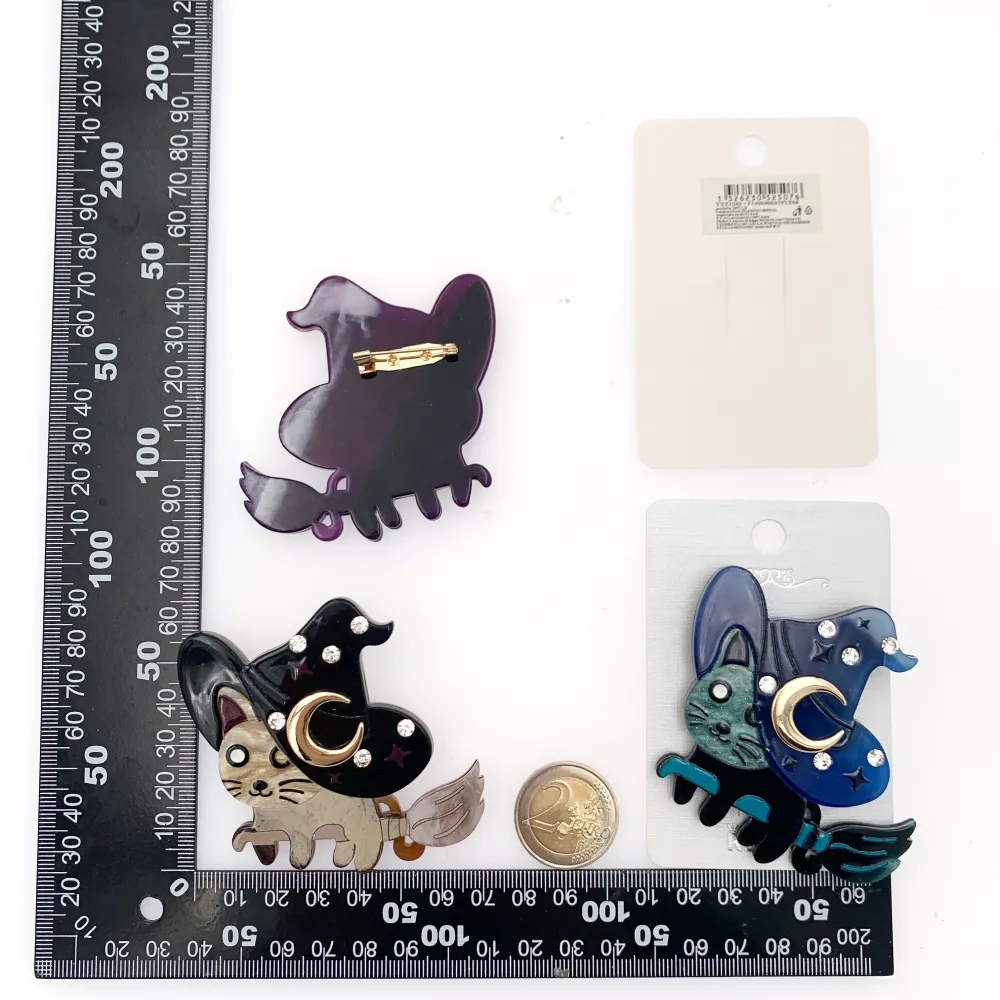 Gatto Befana-Spilla Moda in Resina - SPM-1040