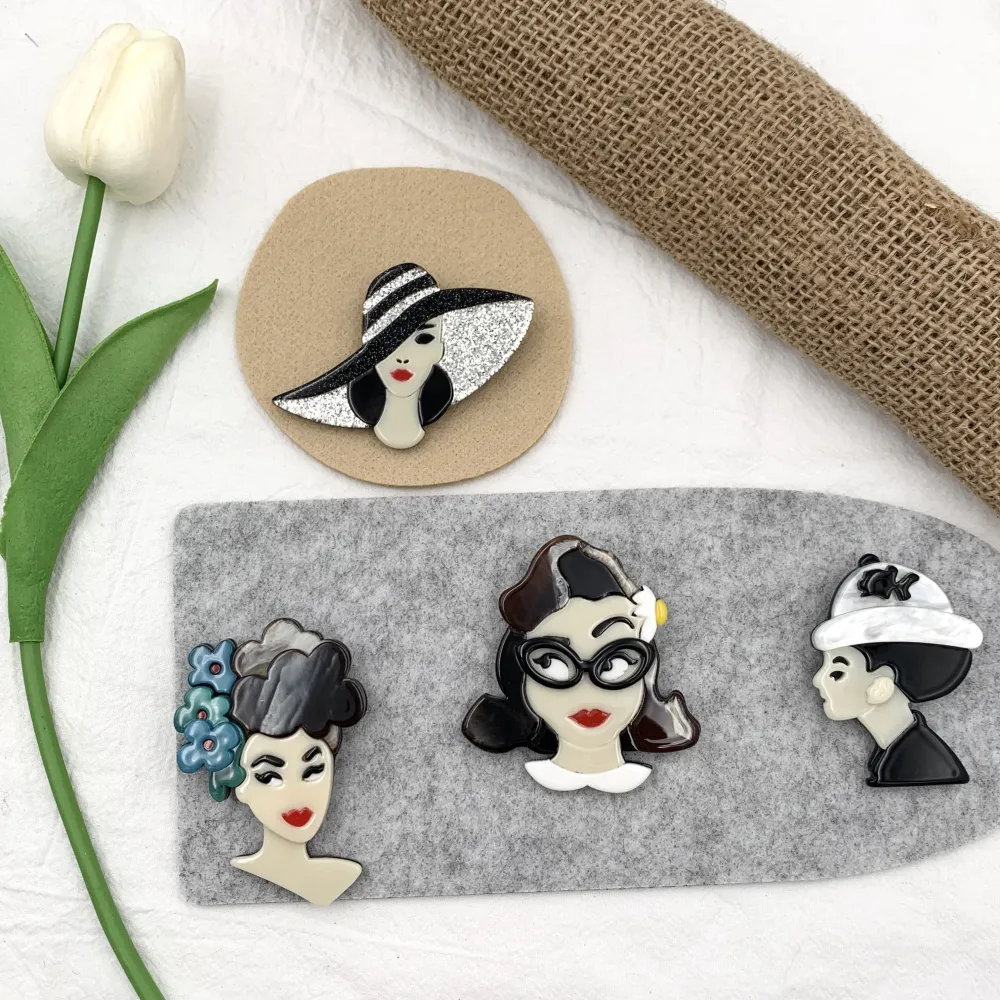 Donna-Spilla in Resina - SPM-121-30