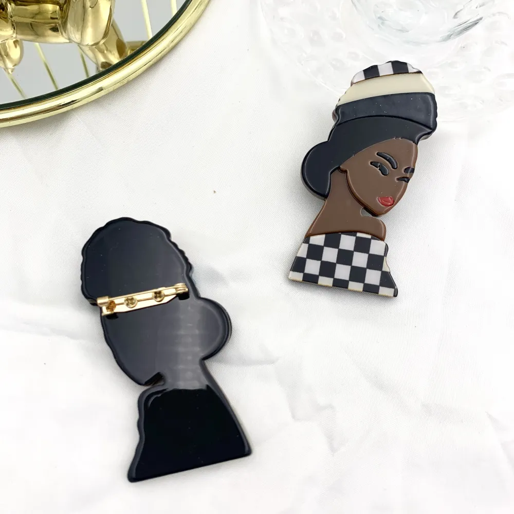 Donna-Spilla Moda in Resina - SPM-121-75