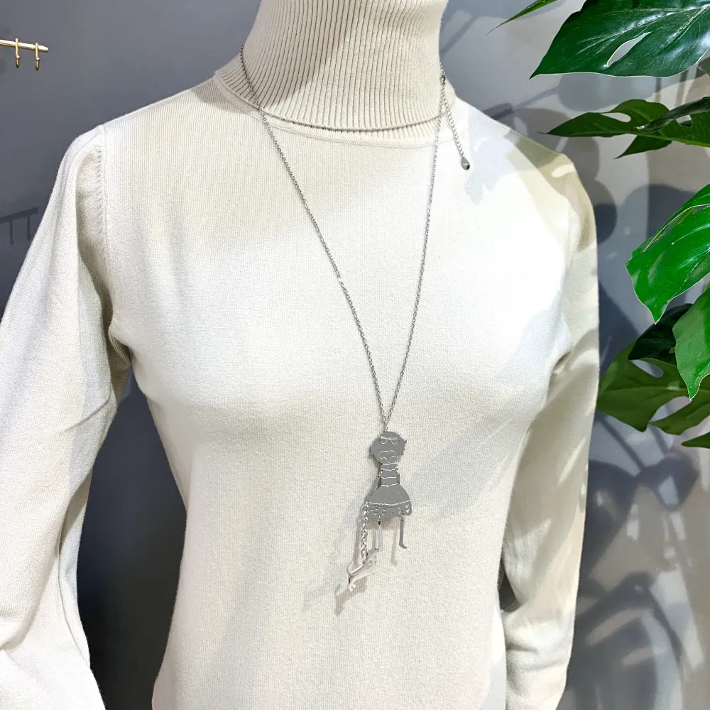 Donna con Cane-Collana Lunga in Acciaio - CAL-413-2341