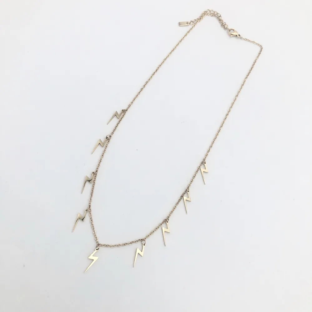 Collana corta in  acciaio - FULMINE PICCOLO PENDENTE 3808  - GIROCOLLO ACCIAIO