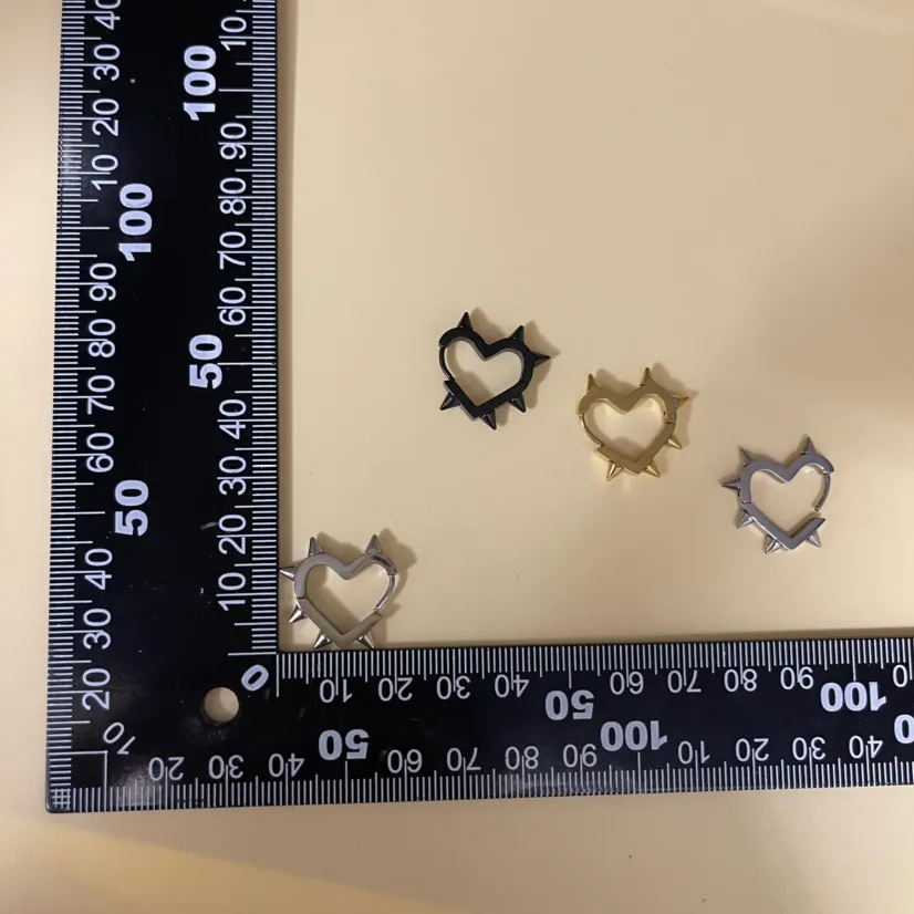 Cuore con Borchie-24Pz Orecchini in Acciaio - OPA-450-489