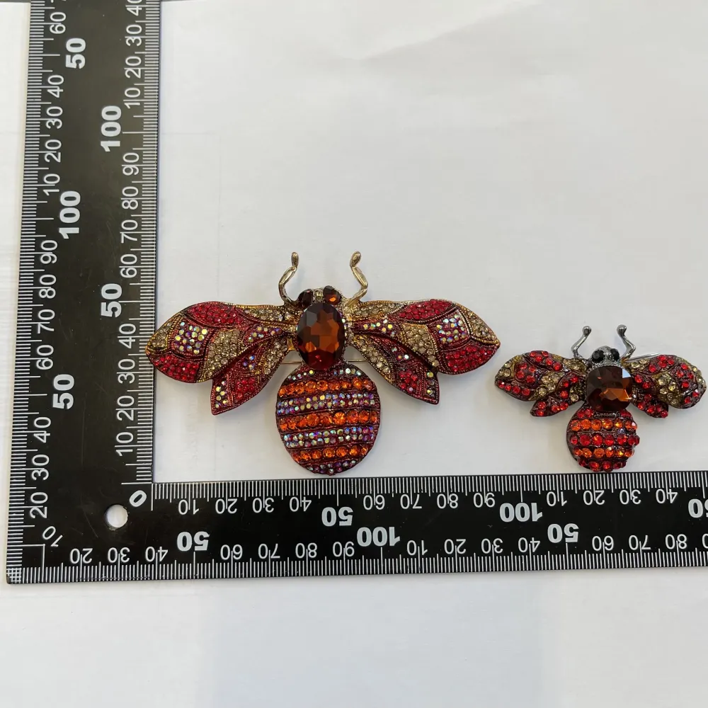 Spilla Grossa con Pietre Colorate - SPM-321-125 Ape Grande