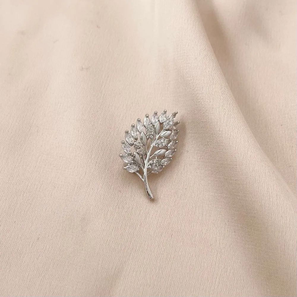 Foglia-Spilla Piccola con Zirconia - SPM-506-189