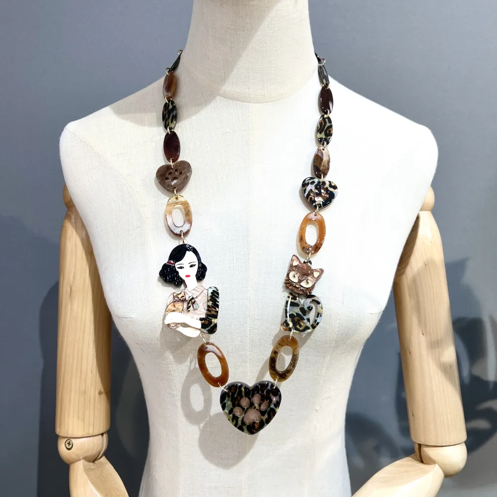 Donna con Gatto-Collana Lunga Moda in Resina - CML-16188