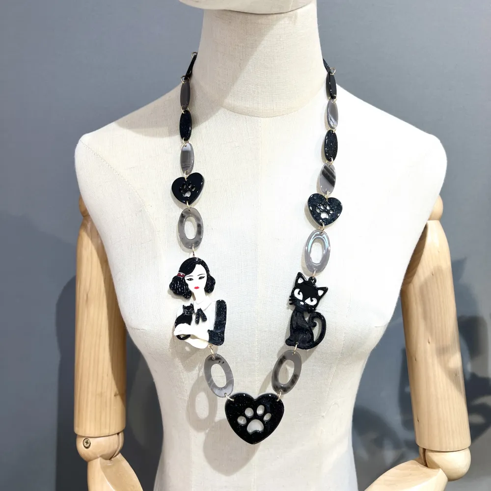 Donna con Gatto-Collana Lunga Moda in Resina - CML-16188