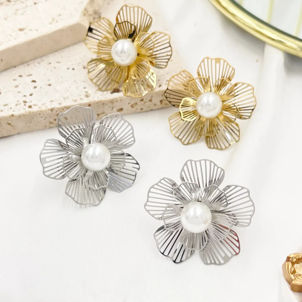 Fiore con Perla -Orecchini in Acciaio - OAP-413-2107