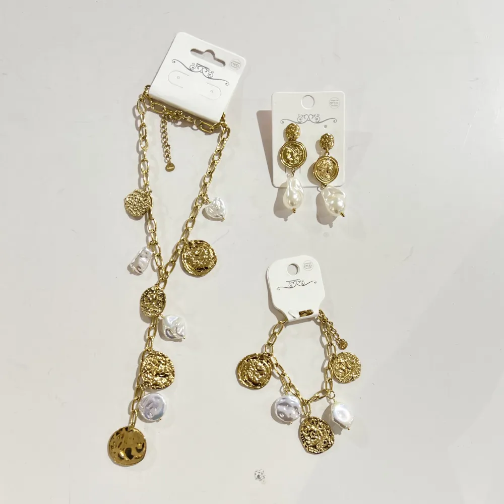 Moneta Regina Y perla -Collana Corta in Acciaio - CL-794-56