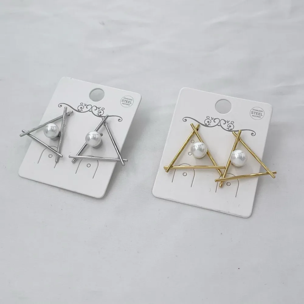 Triangolo con perla-Orecchini in Acciaio - OR-413-2547