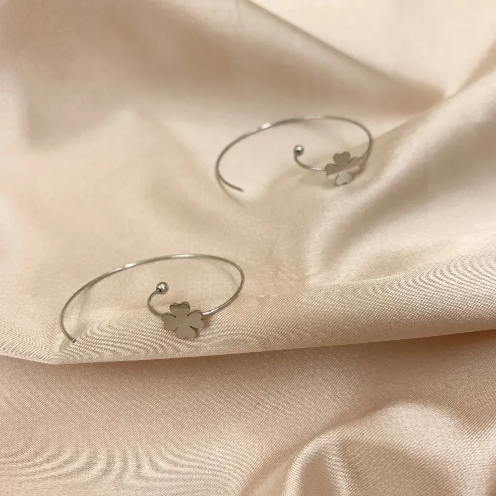 OAP6815-Chiocciola con Quadrifoglio- Orecchini in Acciaio_2