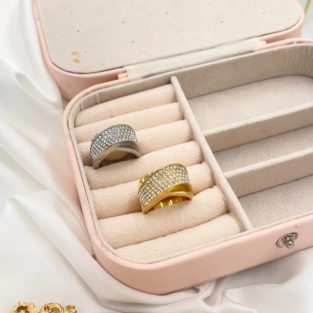 Onda con Strass-Anello in Acciaio con Misura - AAM-103-AA2011R (Argento)