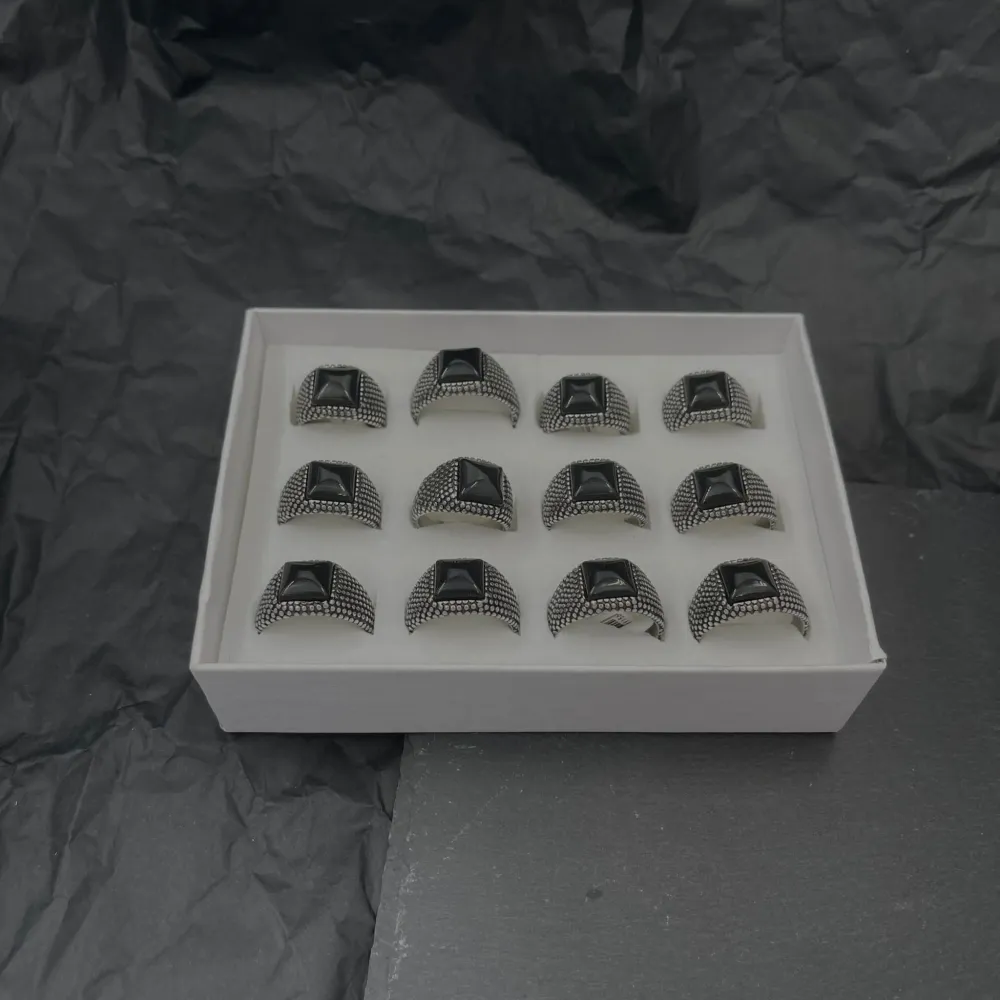 Pietra Quadrata-Anello in Acciaio con Misure - AAU-518-236 (Nero)