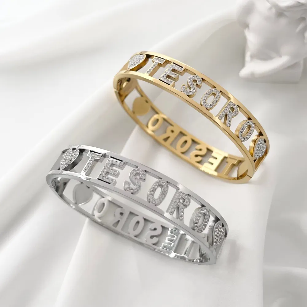 [BAR-413-1062 Tesoro] Tesoro-Bracciale con Scritte Rigido in Acciaio - BAR-413-1062 Tesoro (Oro Giallo)