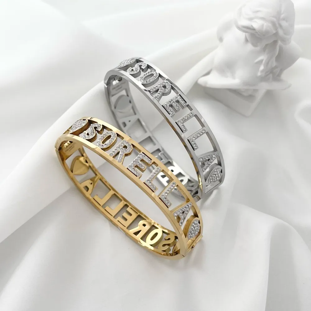 [BAR-413-1064 Sorella] Sorella-Bracciale con Scritte Rigido in Acciaio - BAR-413-1064 Sorella (Oro Giallo)
