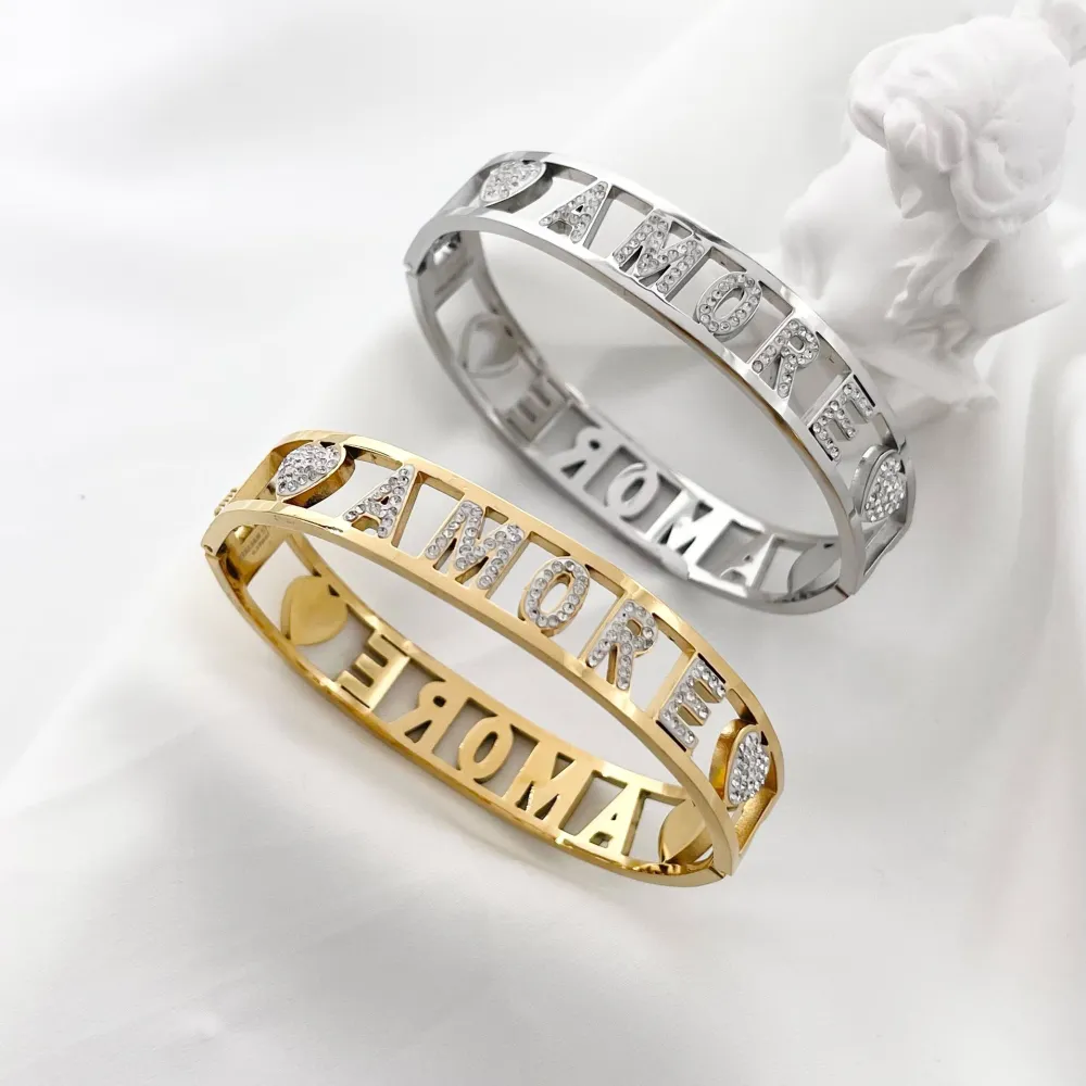 Amica-Bracciale con Scritte Rigido in Acciaio - BAR-413-1275 AMORE (Oro Giallo)