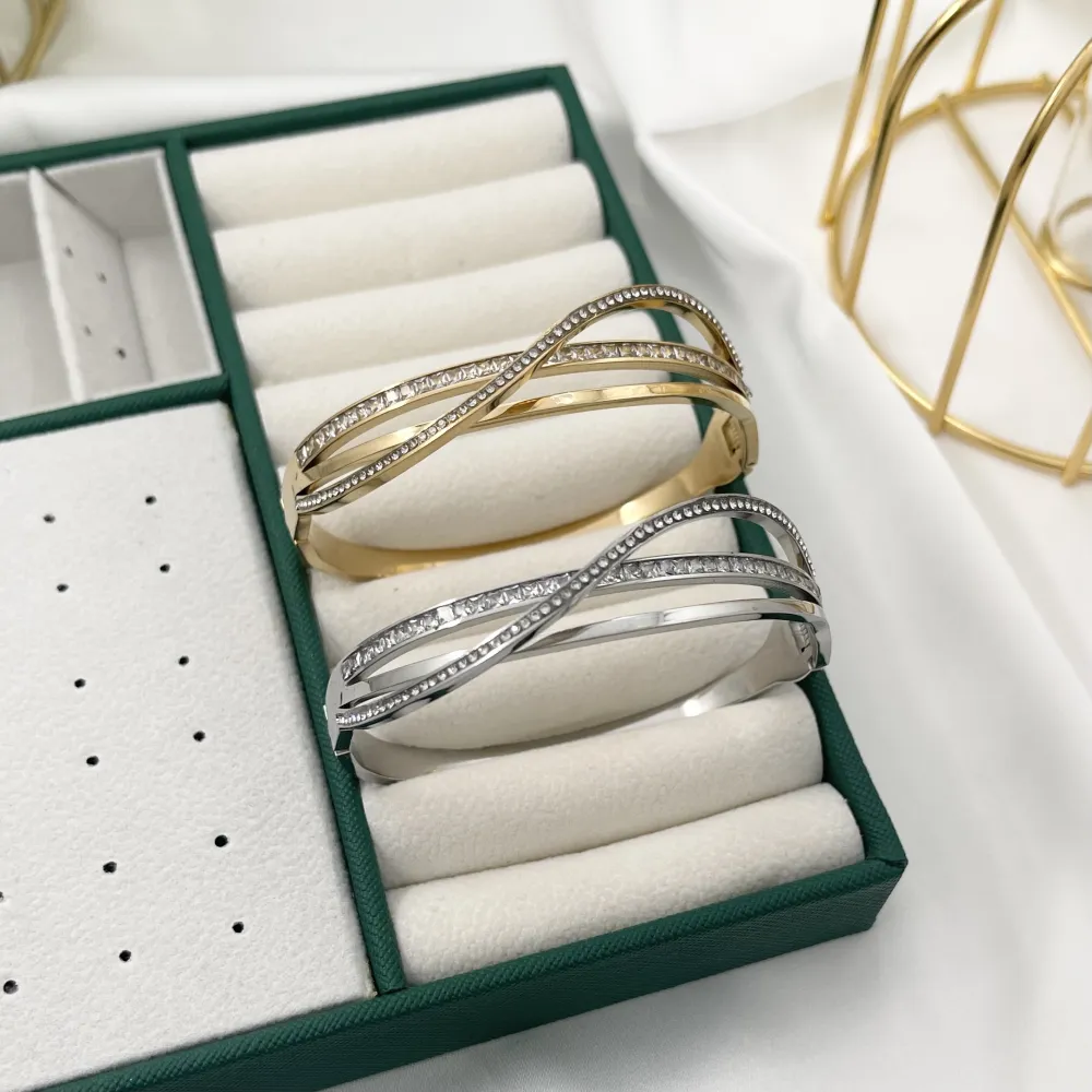 x- Bracciale Rigido in Acciaio - BAR-413-2286 (Oro Giallo)