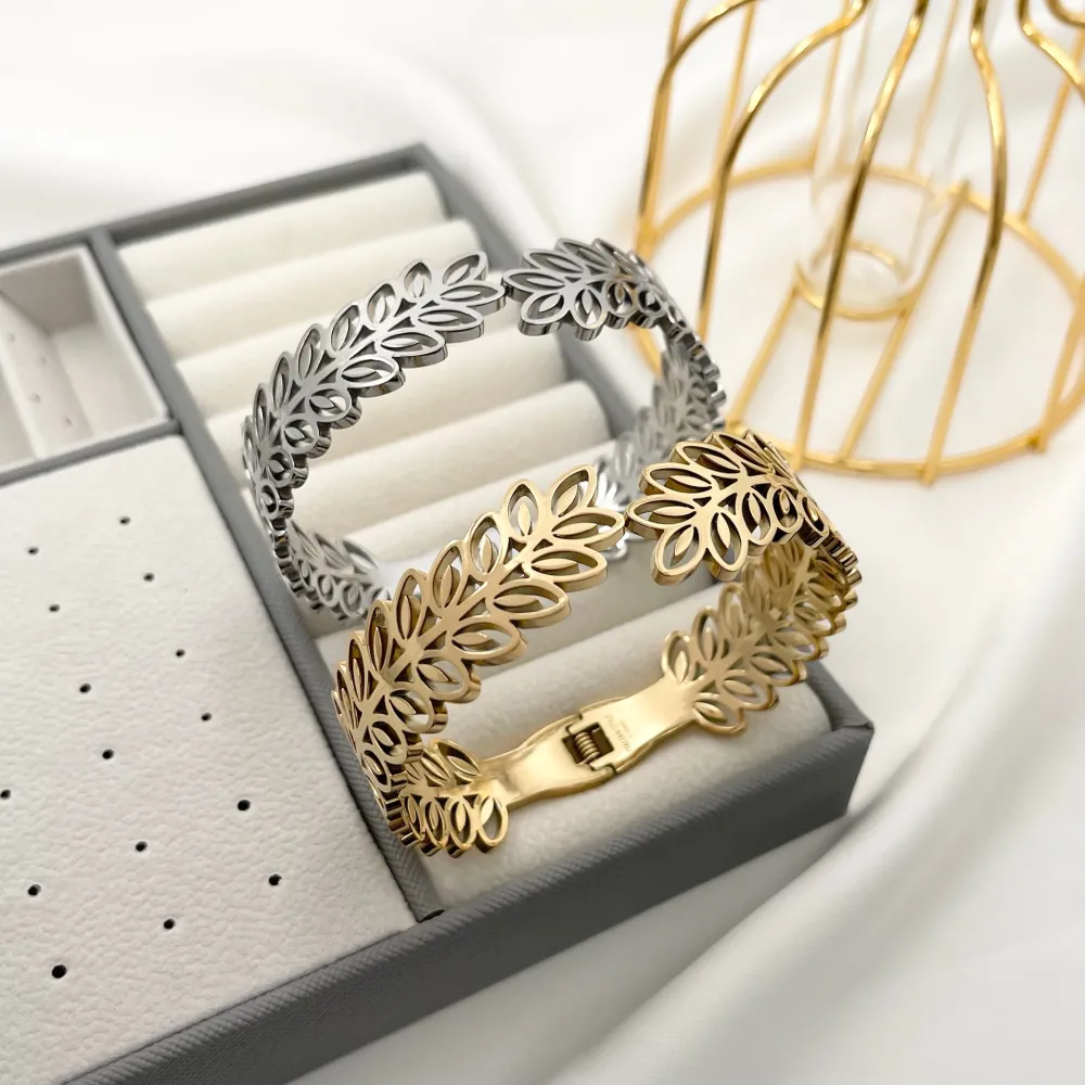Foglia-Bracciale Rigido in Acciaio - BAR-413-2375 (Oro Giallo)