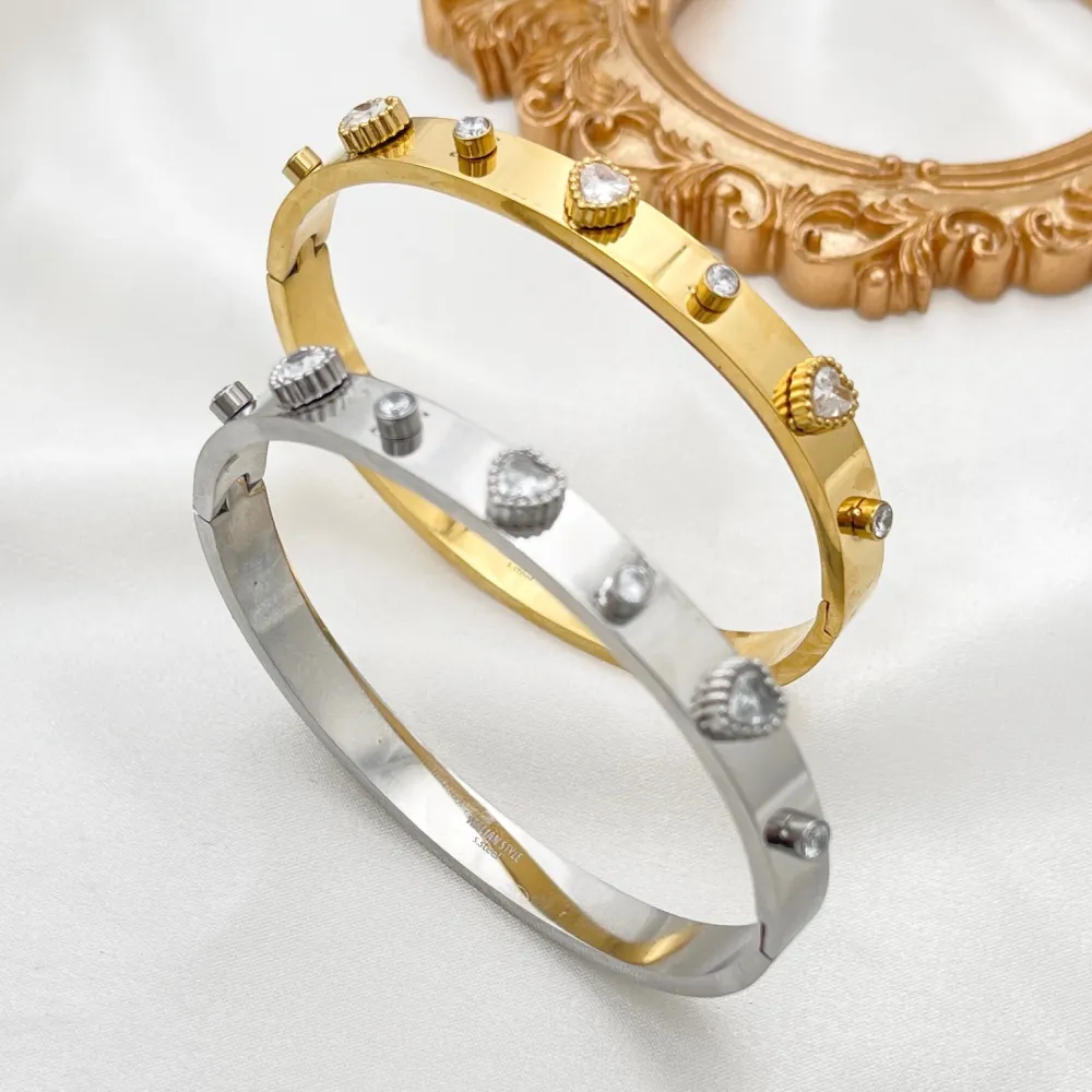 Punto Luce Cuore-Bracciale Rigido in Acciaio - BAR-413-3105 (Oro Giallo)