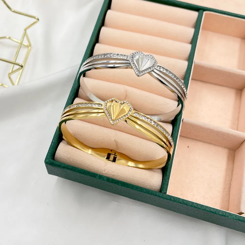 Cuore-Bracciale Rigido in Acciaio - BAR-413-8226 (Oro Giallo)