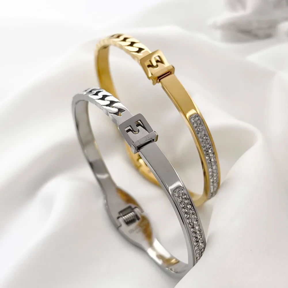[BAR-413-S1373] Cinturino-Bracciale con Scritte Rigido in Acciaio - BAR-413-S1373 (Oro Giallo)