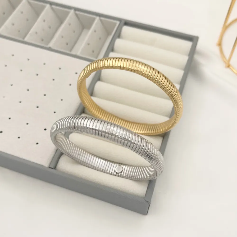 Semplice-Bracciale Rigido in Acciaio - BAR-732-67 (Oro Giallo)