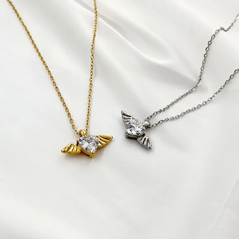 Cuore con le Ali-Collana Corta in Acciaio - CAC-103-AA497N