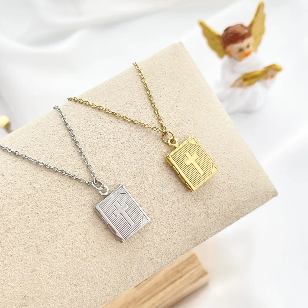 Bibbia Apribile-Collana Corta in Acciaio - CAC-413-2213 (Oro Giallo)