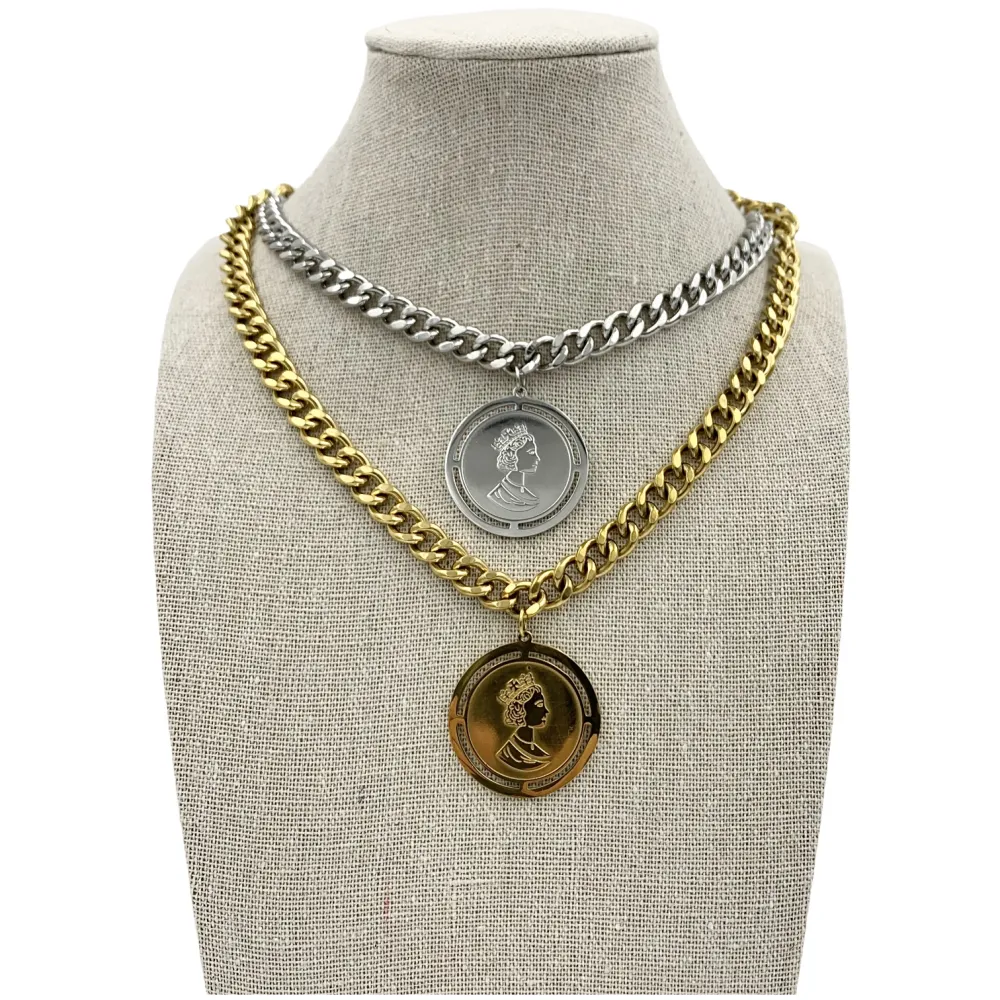 CAC5830-Moneta Regina-Collana Catena Corta in Acciaio - CAC5830-Moneta Regina-Collana Catena Corta in Acciaio