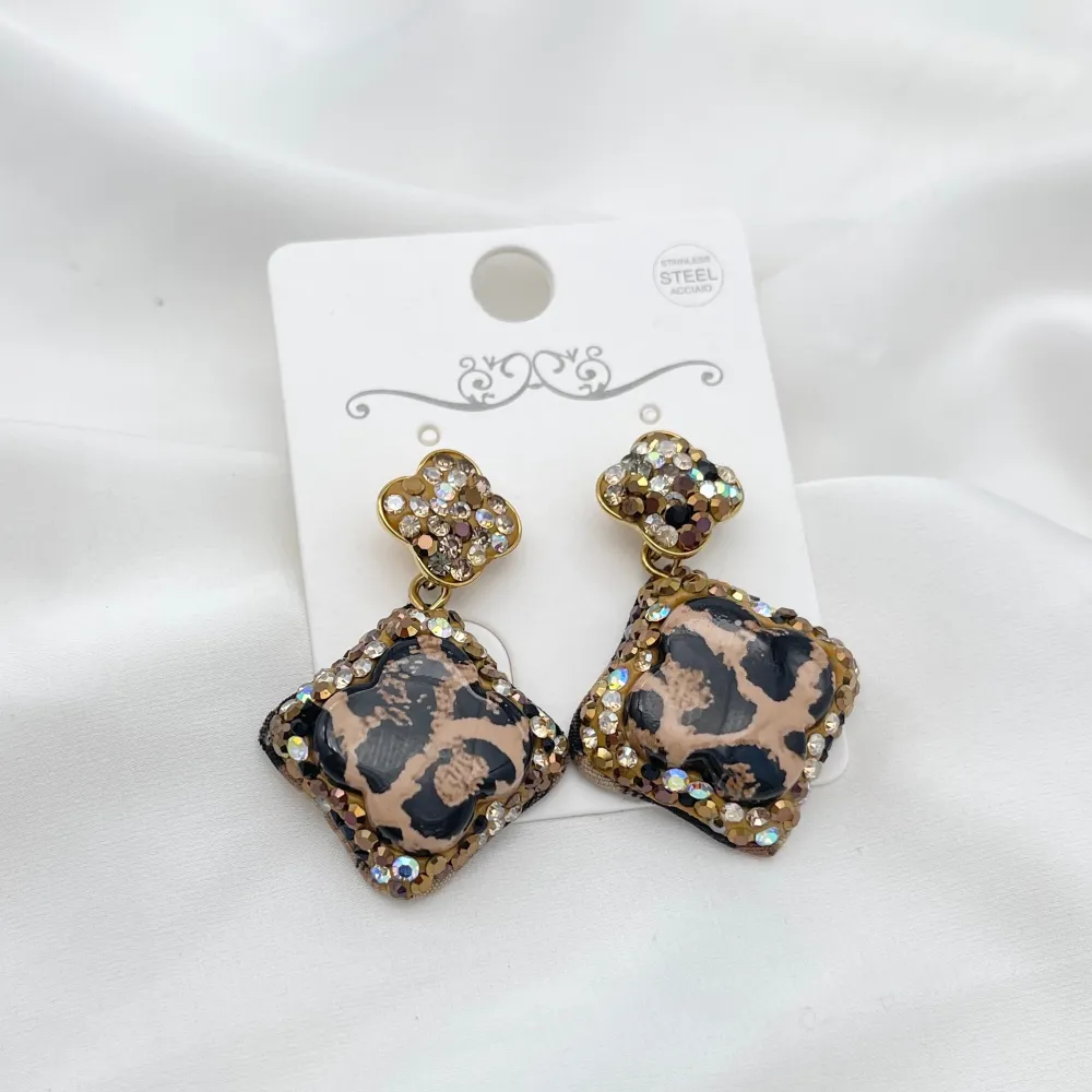 [OR-732-457] Cubo Maculato con Strass-Orecchini in Acciaio - OR-732-457