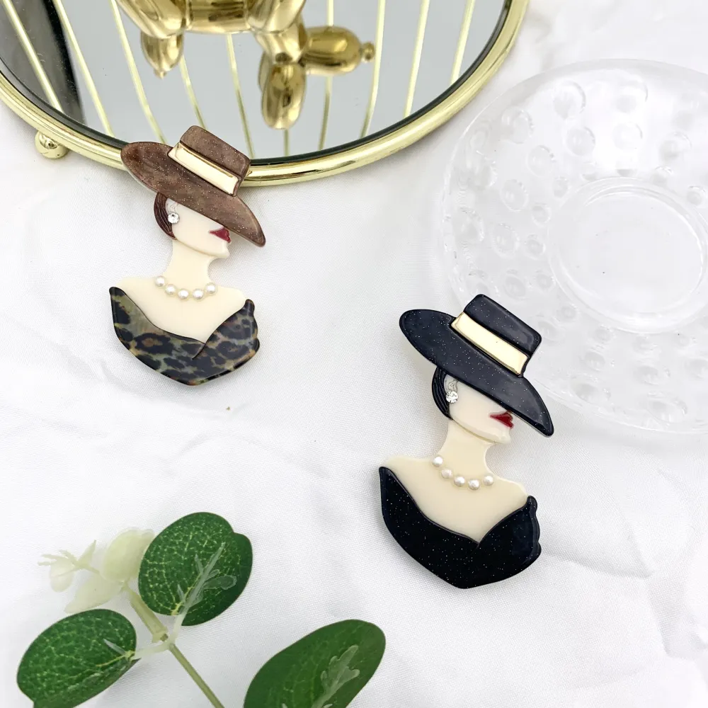 Donna-Spilla Moda in Resina - SPM-1042