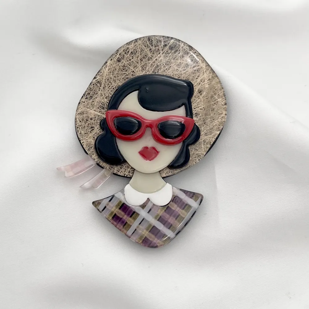 Donna-Spilla in Resina - SPM-121-66